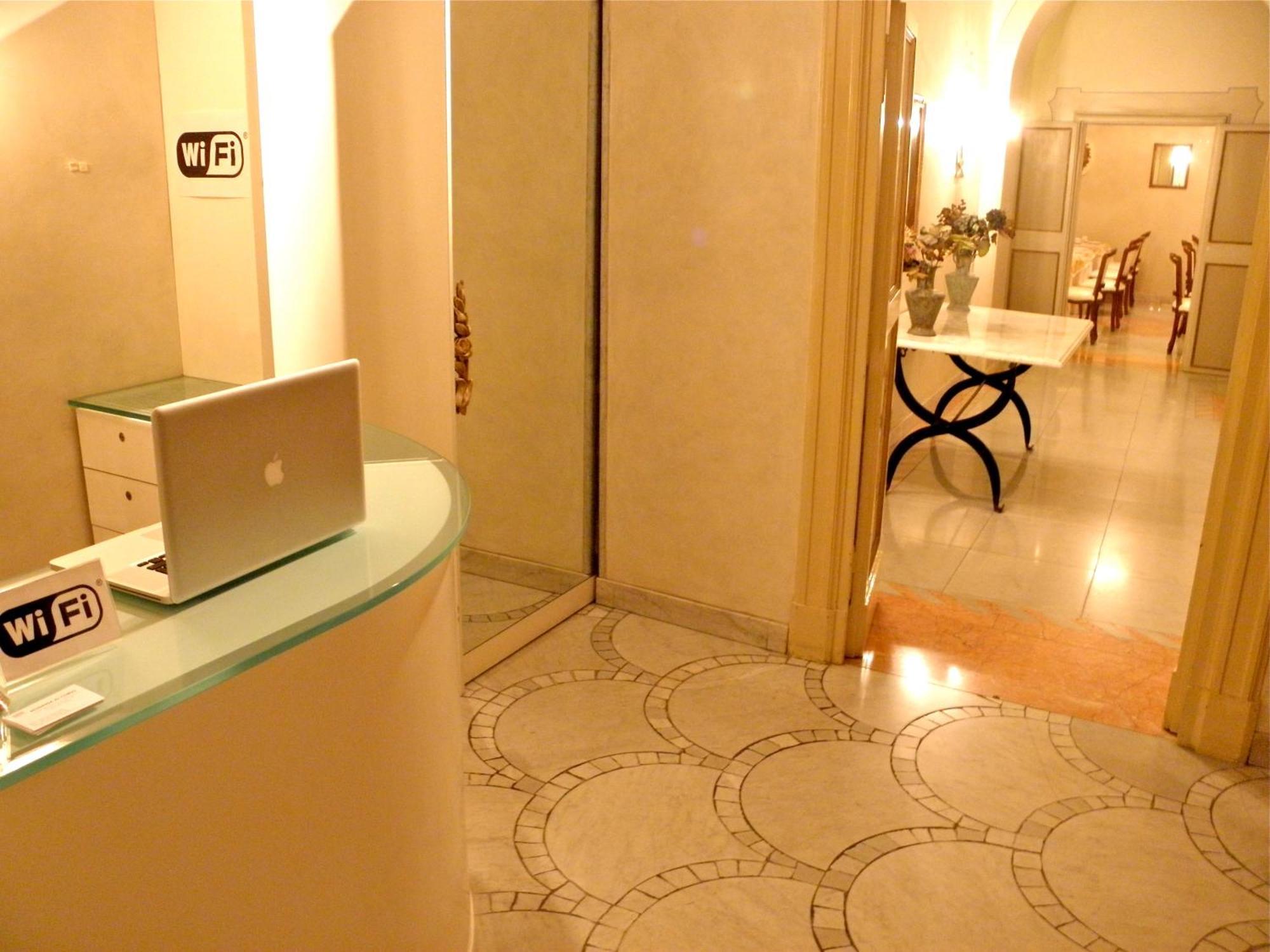 Residenza Al Corso Suites Рим Экстерьер фото